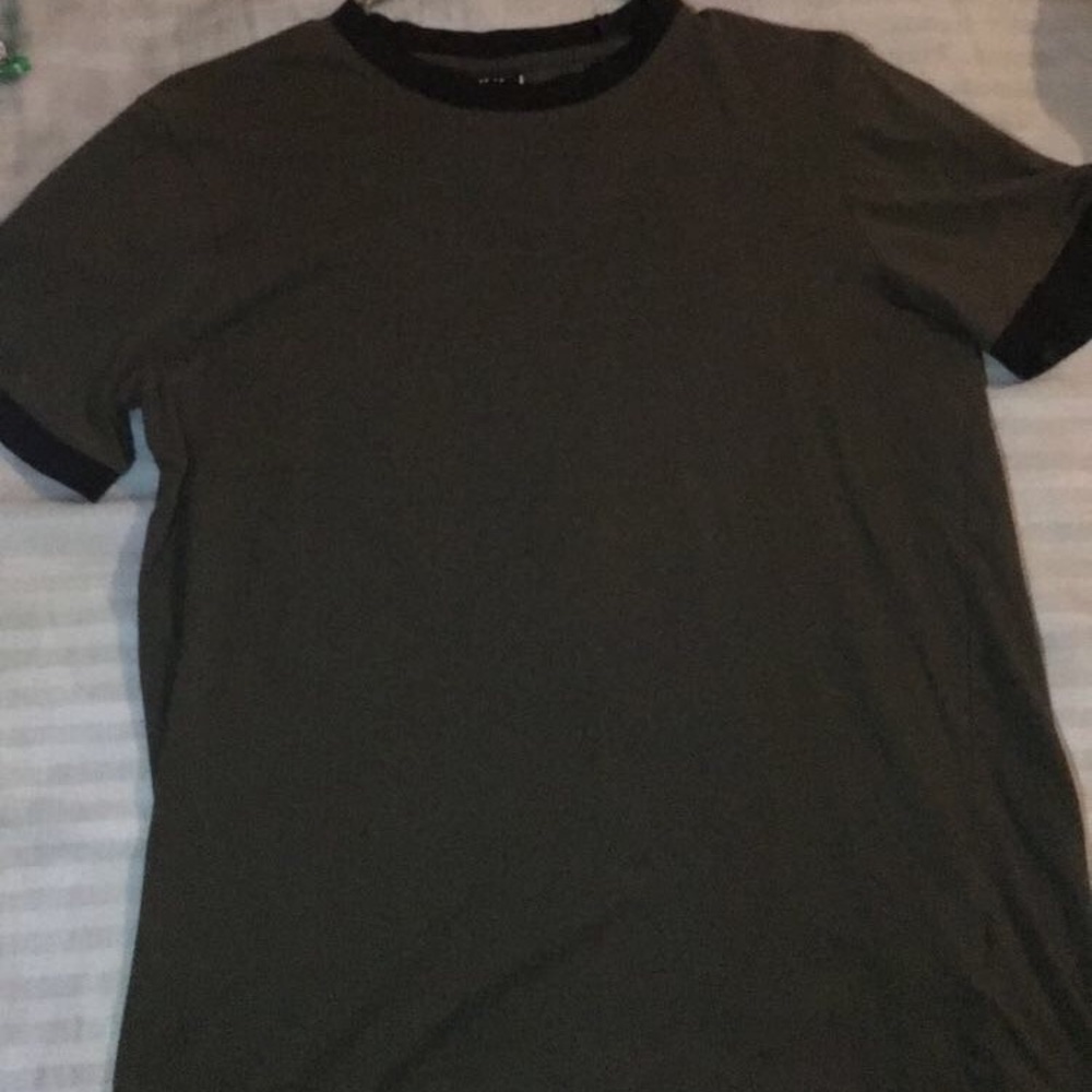 H&M shirt - Picture 1 of 2